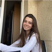 Chica responsable que lleva más de 5 años enseñando a niños de edades entre 10 y 17 años. He viajado cada verano a Estados Unidos y me he alojado con una familia nativa durante 3 veranos consecutivos. Tengo el nivel Advanced